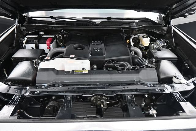 Used 2025 Toyota Tundra Limited AWD/4WD image 29
