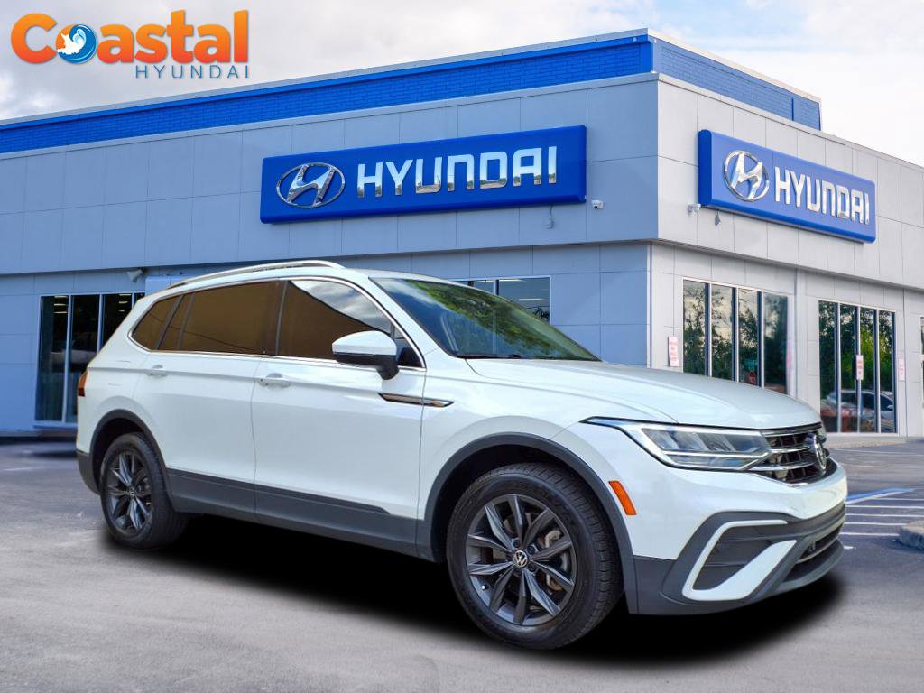 Used 2022 Volkswagen Tiguan SE w/ Panoramic Sunroof Package image 1