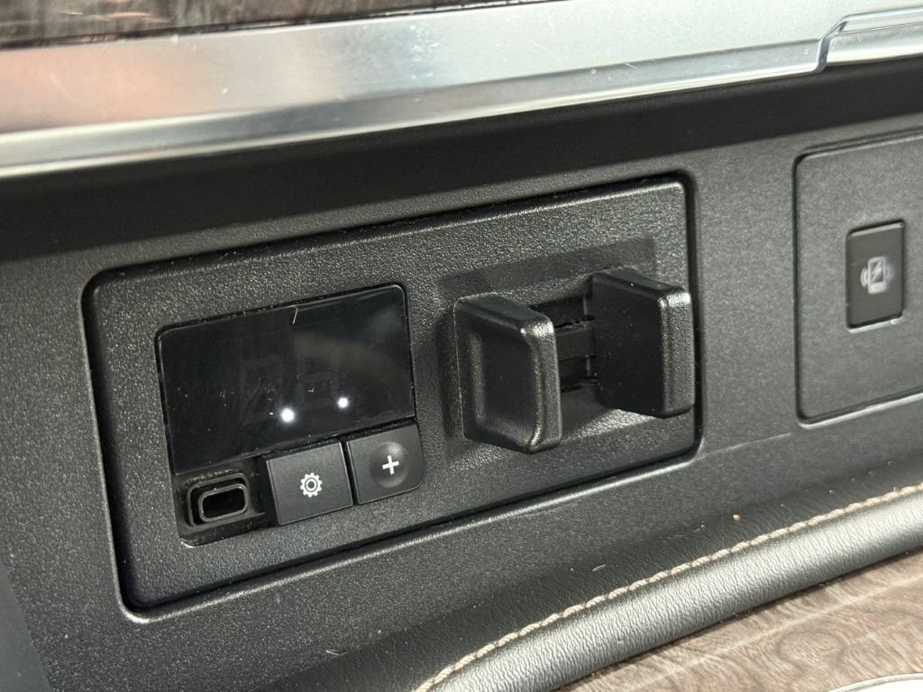 Used 2022 Nissan Armada Platinum w/ Captain's Chairs Package AWD/4WD image 39