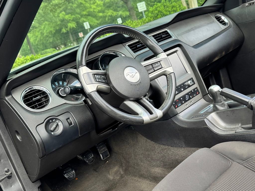 Used 2013 Ford Mustang GT RWD image 4