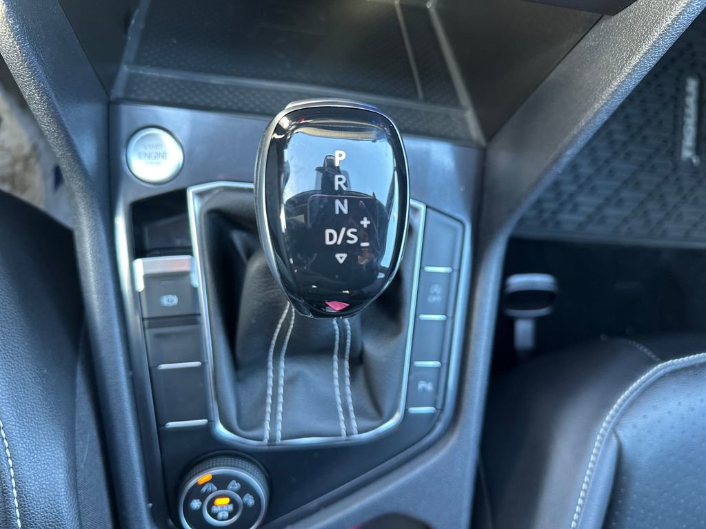 Certified 2022 Volkswagen Tiguan SE R-Line image 12