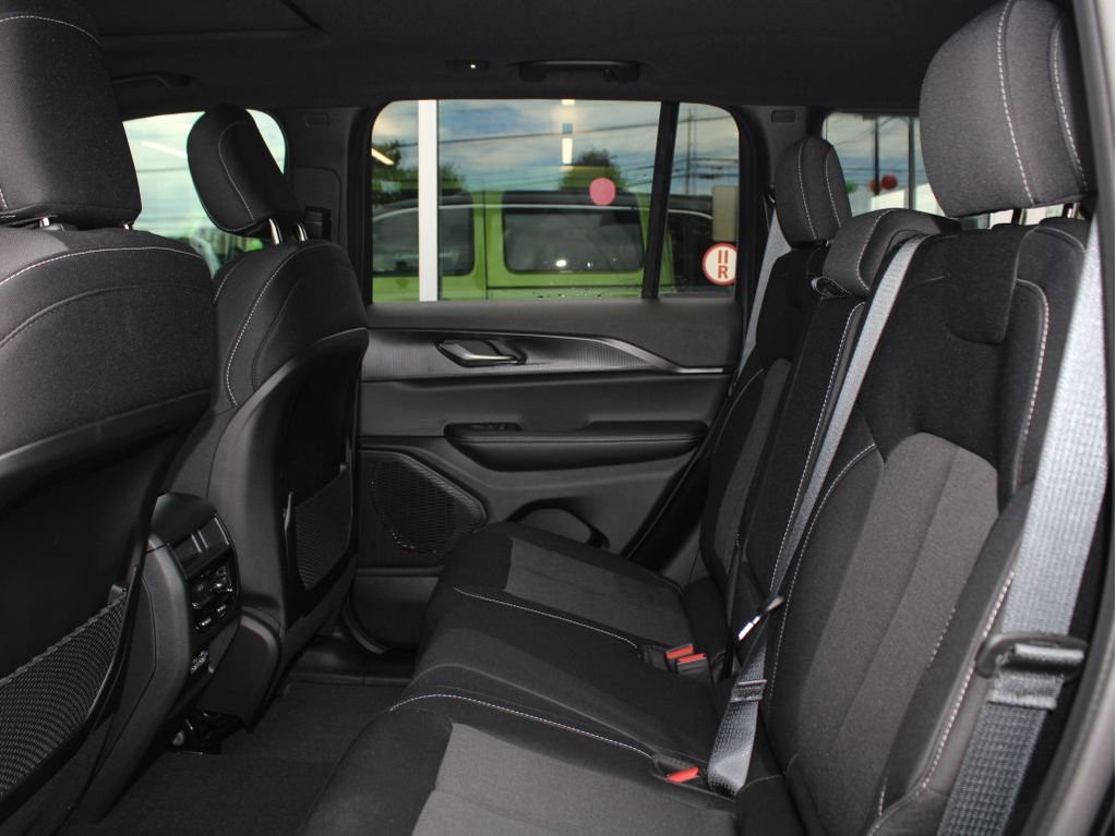 New 2025 Jeep Grand Cherokee Laredo X w/ Luxury Tech Group I image 26