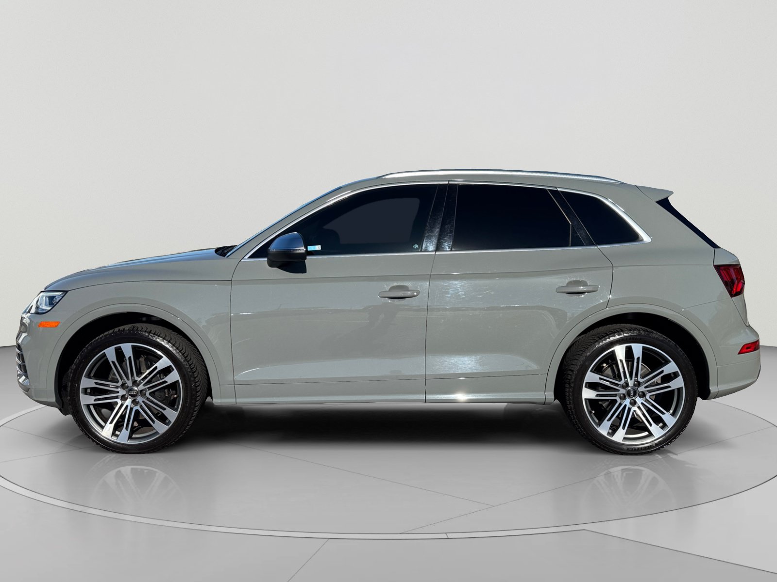 Used 2019 Audi SQ5 Premium Plus w/ Premium Plus Package AWD/4WD image 2