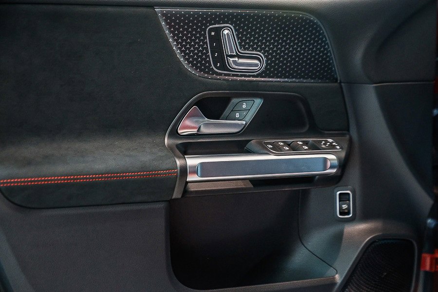 Used 2024 Mercedes-Benz EQB 300 4MATIC image 20