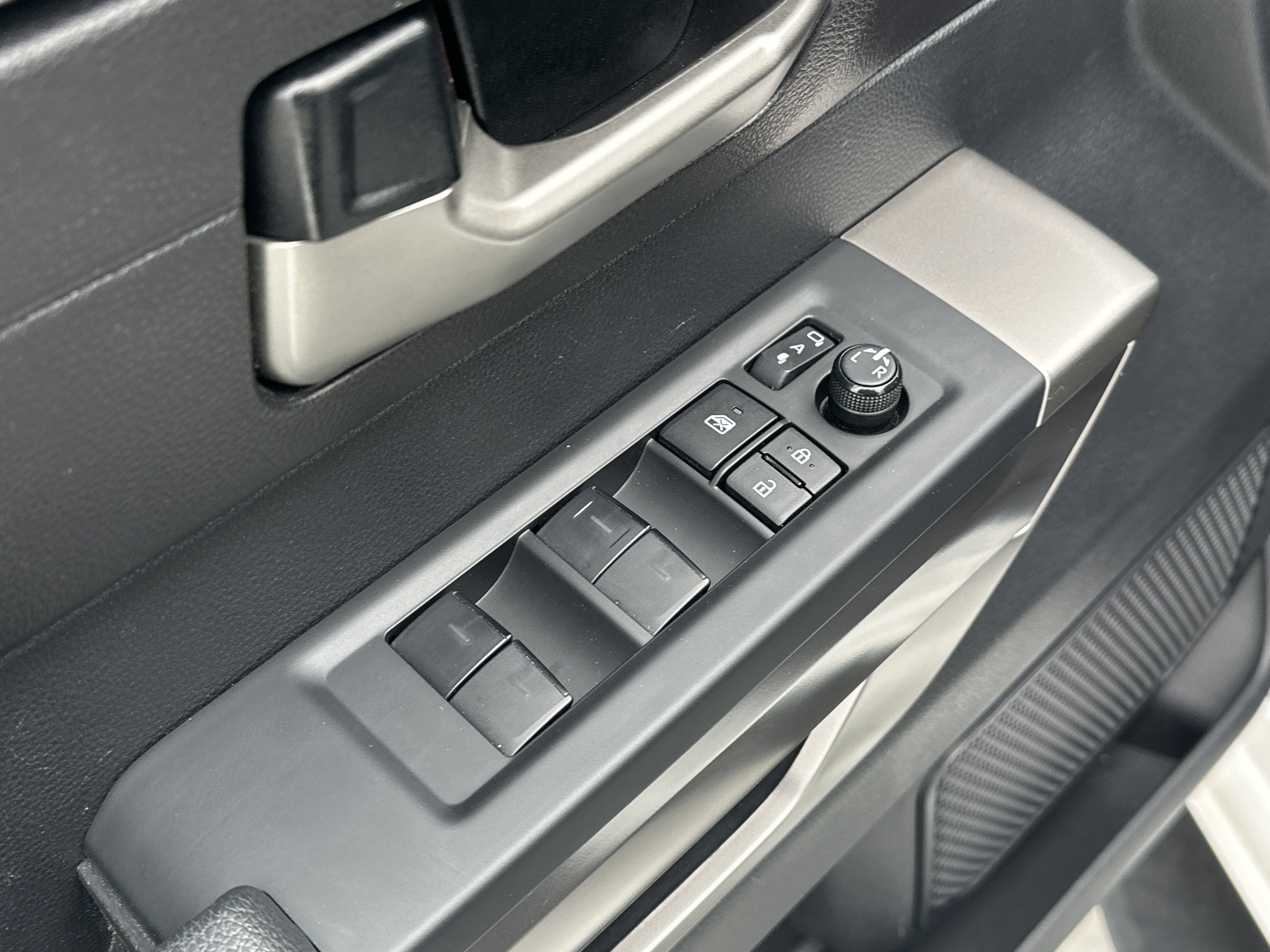 Used 2022 Toyota Tundra SR5 w/ SR5 Convenience Package image 15