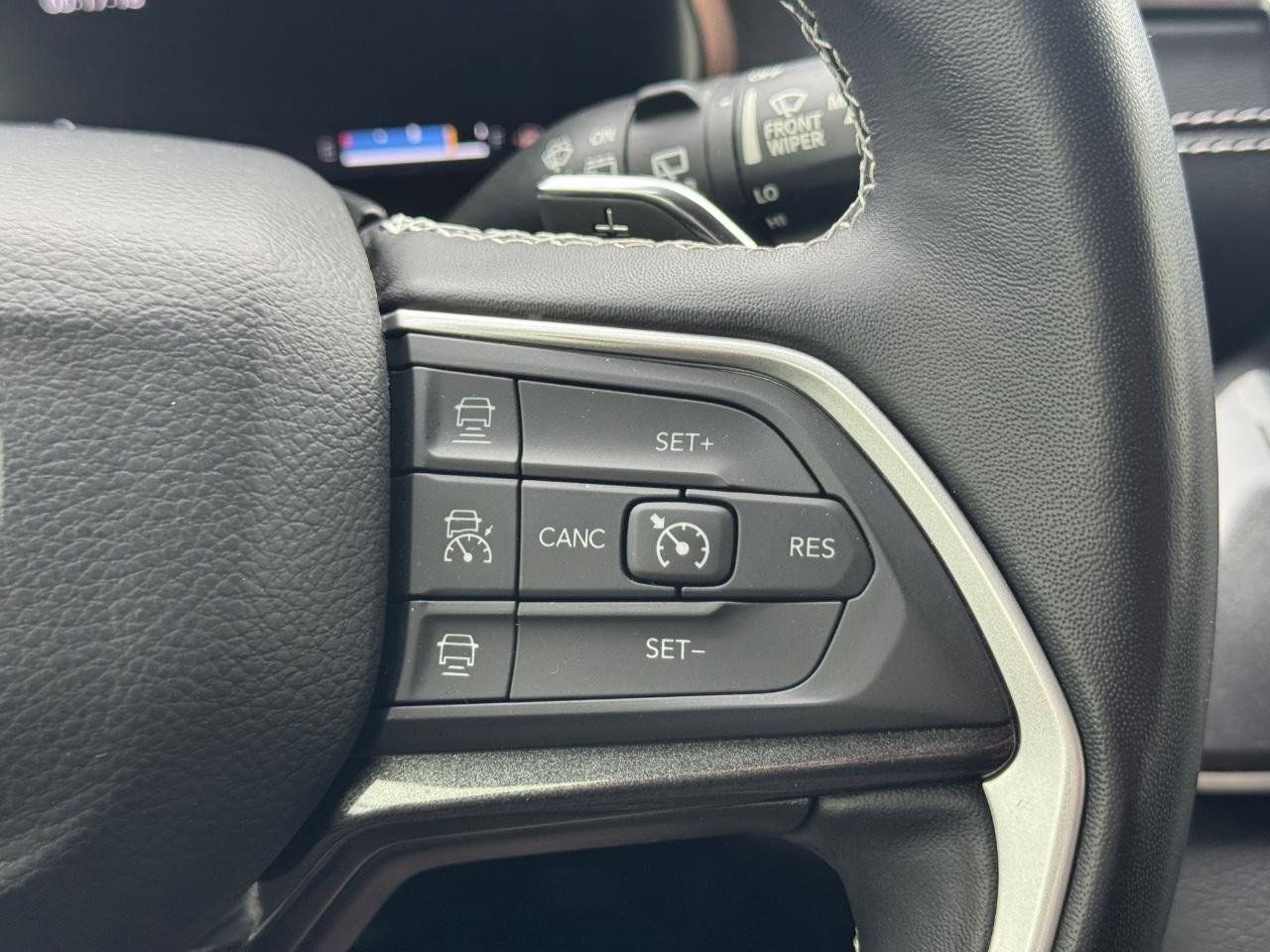 Used 2022 Jeep Grand Cherokee L Laredo w/ Luxury Tech Group I AWD/4WD image 26