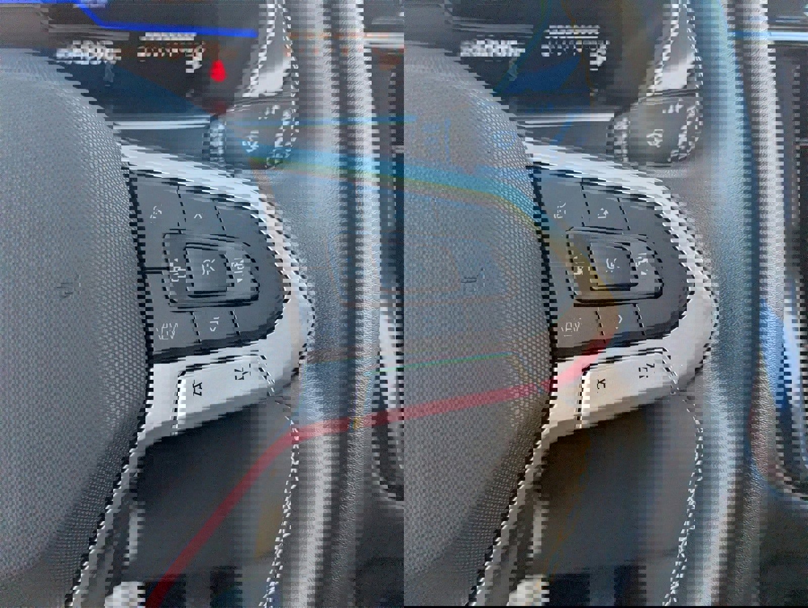 Used 2024 Volkswagen Tiguan SE image 25