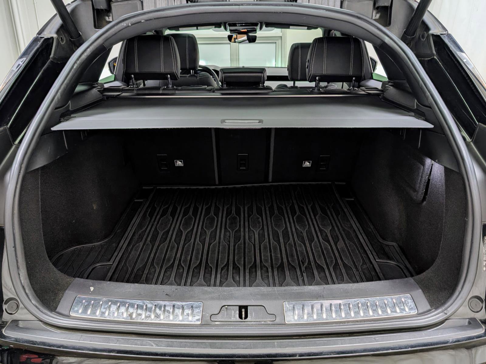 Used 2018 Land Rover Range Rover Velar S AWD/4WD image 20