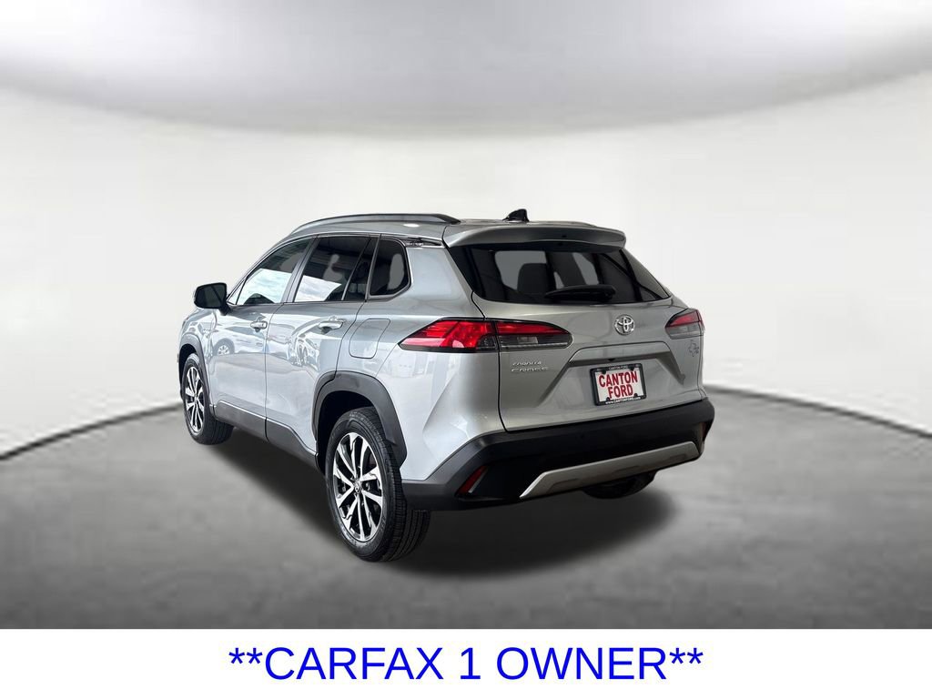 Used 2025 Toyota Corolla Cross XLE FWD image 3