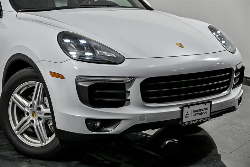Used 2016 Porsche Cayenne S AWD/4WD image 2