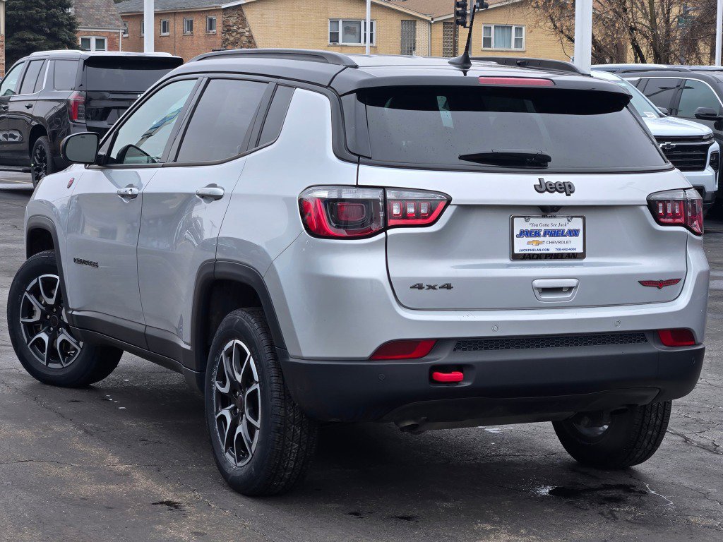 Used 2025 Jeep Compass Trailhawk AWD/4WD image 15