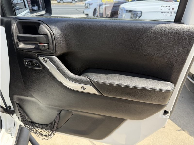 Used 2015 Jeep Wrangler Unlimited Sport AWD/4WD image 29