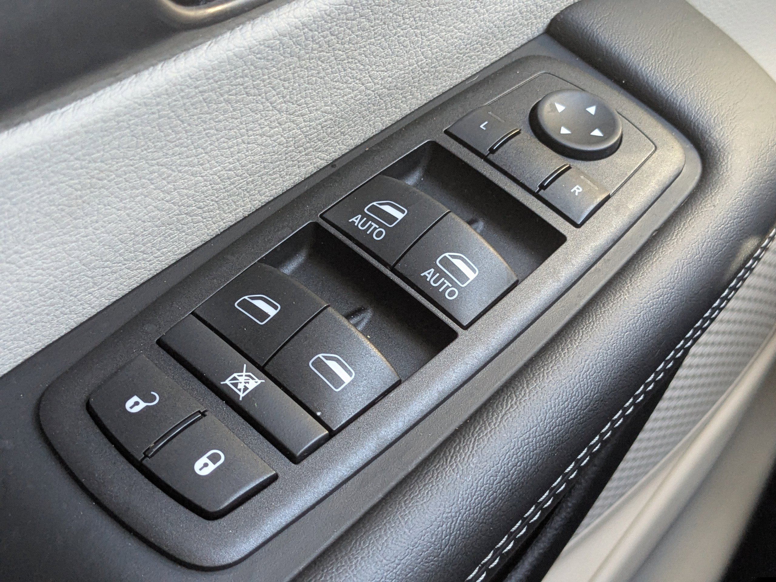 Used 2024 Chrysler Pacifica Touring-L image 25