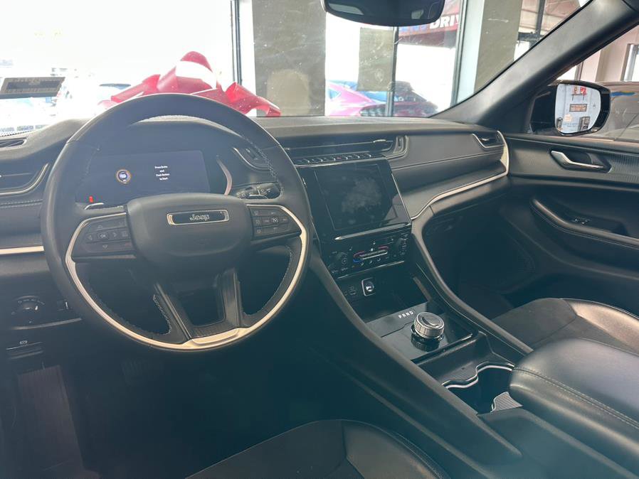 Used 2024 Jeep Grand Cherokee L Laredo AWD/4WD image 24