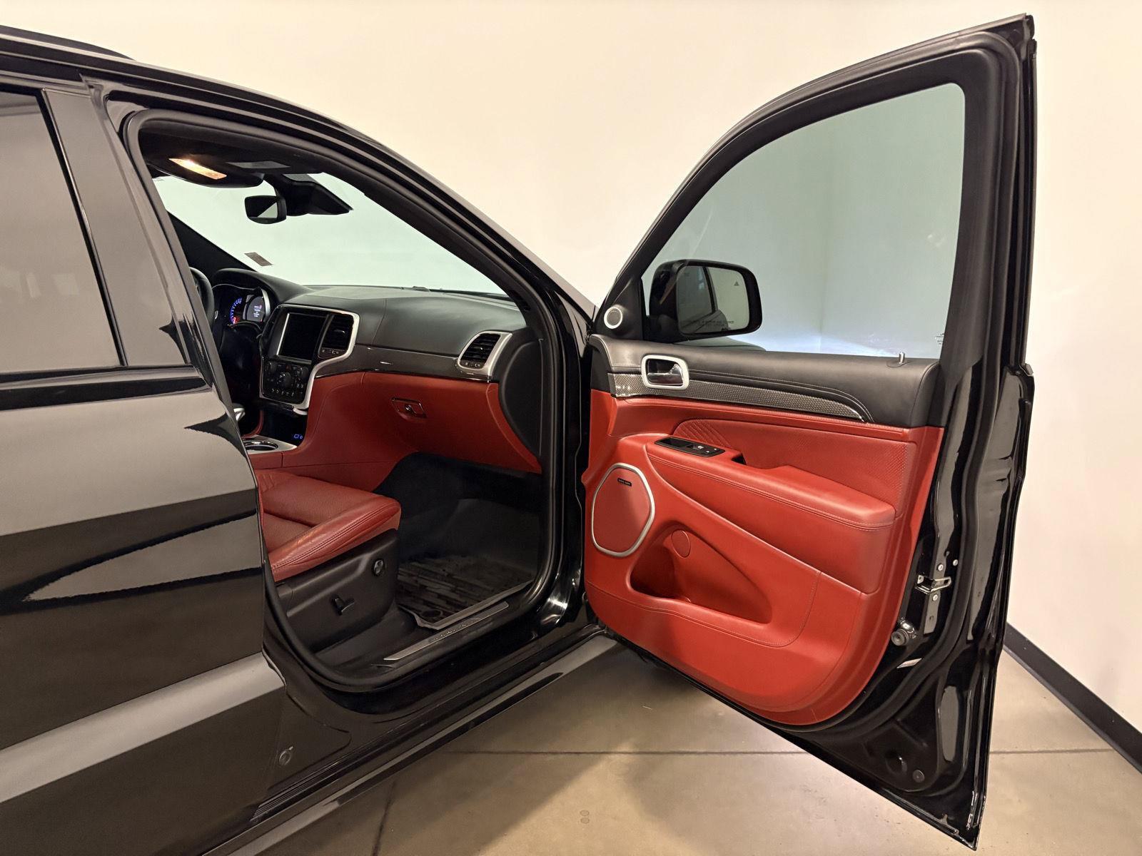 Used 2018 Jeep Grand Cherokee Trackhawk AWD/4WD image 43