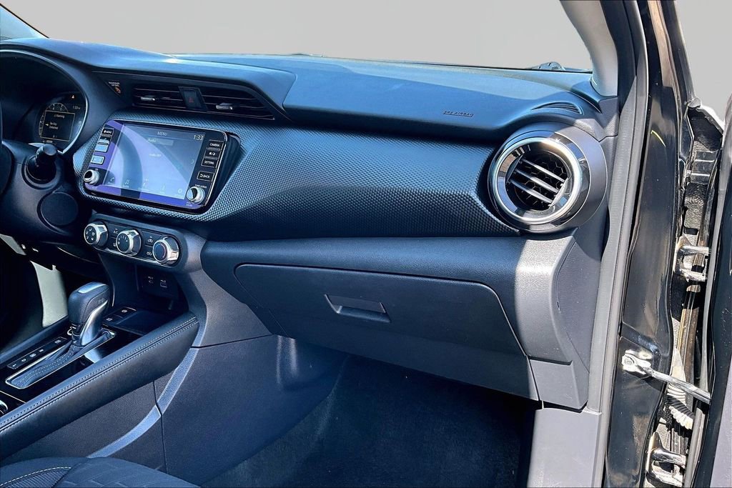 Used 2023 Nissan Kicks SV image 17