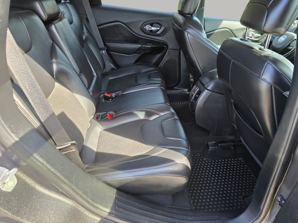 Used 2020 Jeep Cherokee Latitude Plus AWD/4WD image 25