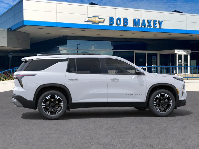 New 2027 Chevrolet Traverse LT w/ Sun and Wheel Package FWD image 5