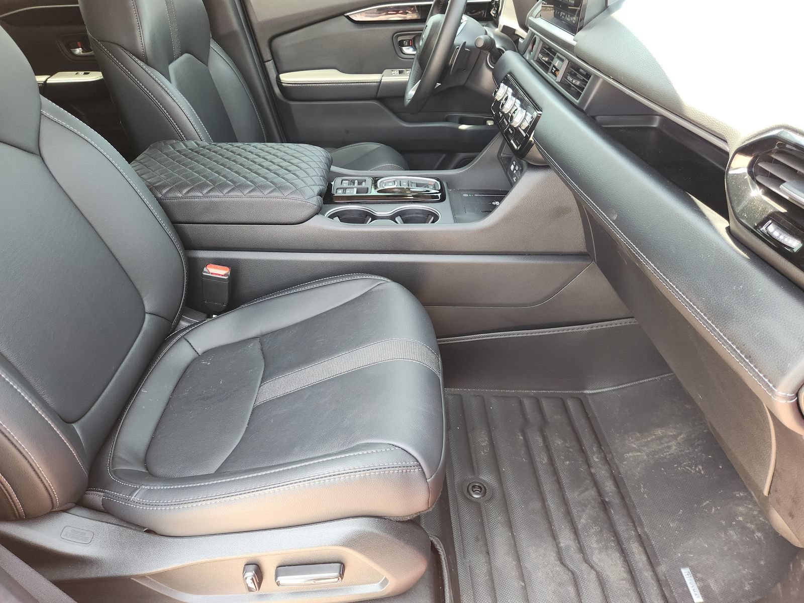 Used 2025 Honda Pilot Touring image 17