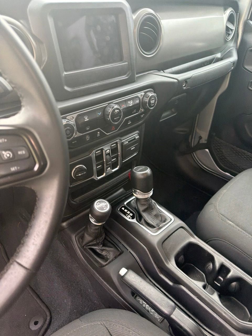 Used 2023 Jeep Gladiator Sport AWD/4WD image 10