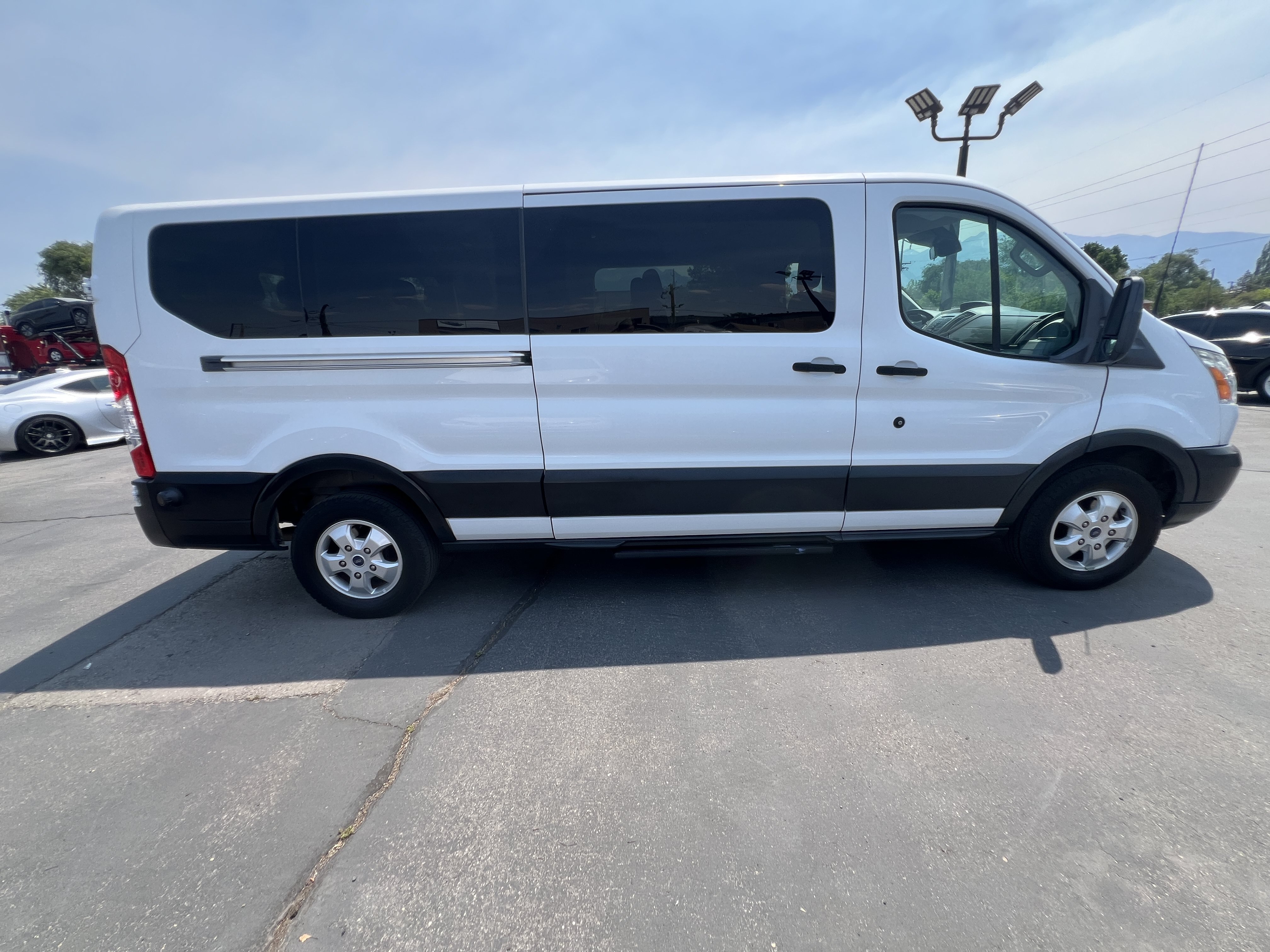 Used 2018 Ford Transit 350 XLT RWD image 5