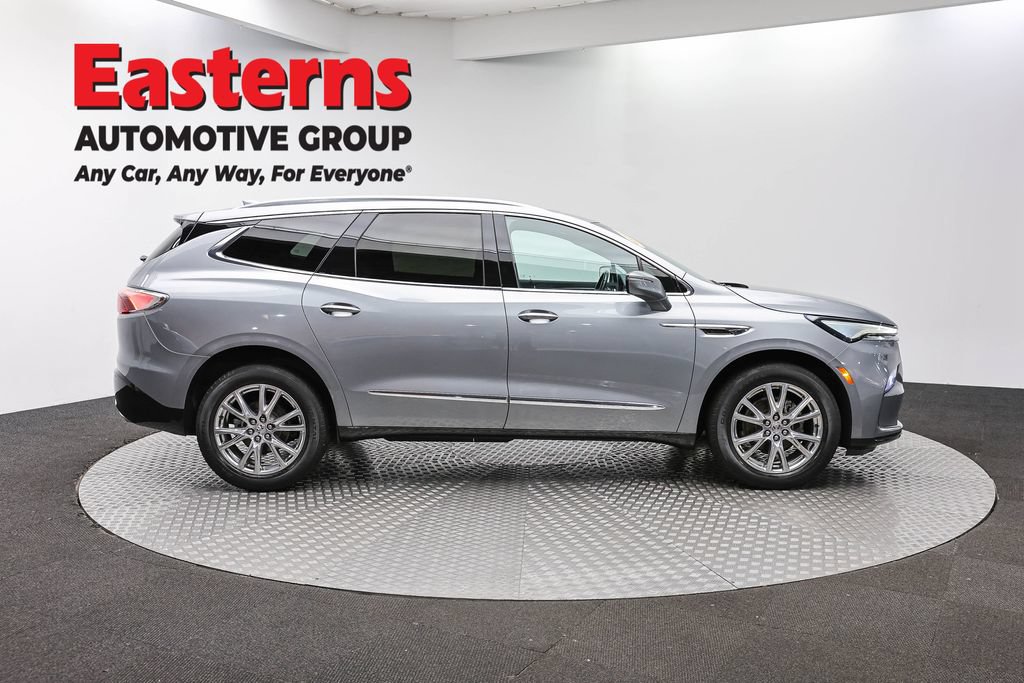 Used 2023 Buick Enclave Essence w/ Experience Buick Package FWD image 4