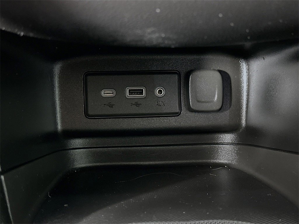 Used 2021 Chevrolet Equinox LT w/ LPO, Cargo Package image 29