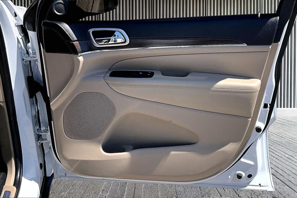 Used 2014 Jeep Grand Cherokee Limited w/ Mopar Chrome Edition Group image 24