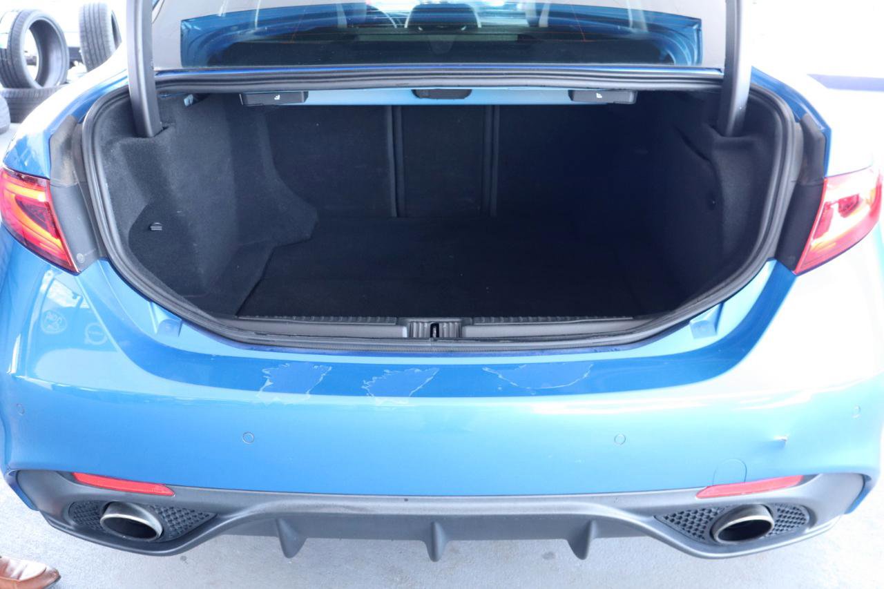 Used 2018 Alfa Romeo Giulia RWD image 28