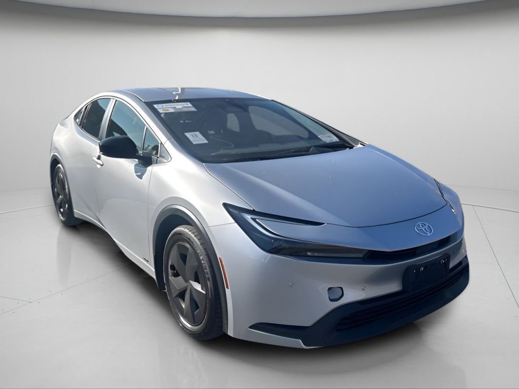 Used 2024 Toyota Prius LE video 2