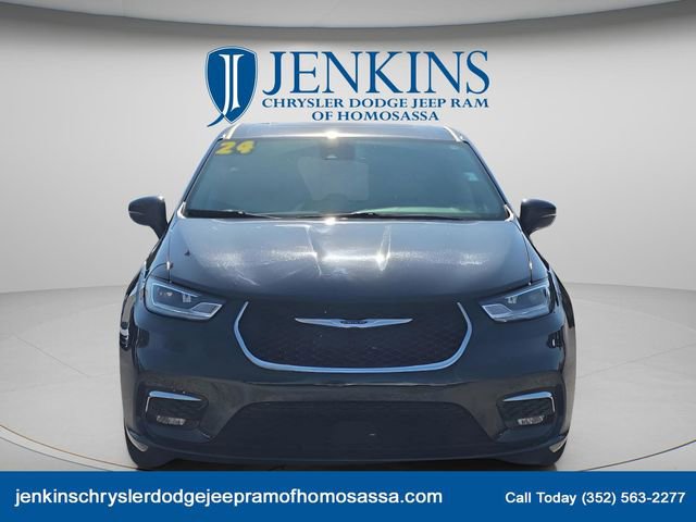 Used 2024 Chrysler Pacifica Limited image 11