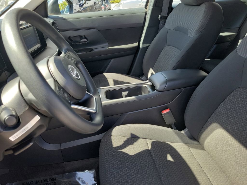 Certified 2025 Nissan Kicks S image 27