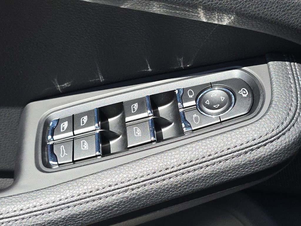 Used 2023 Porsche Macan S AWD/4WD image 22