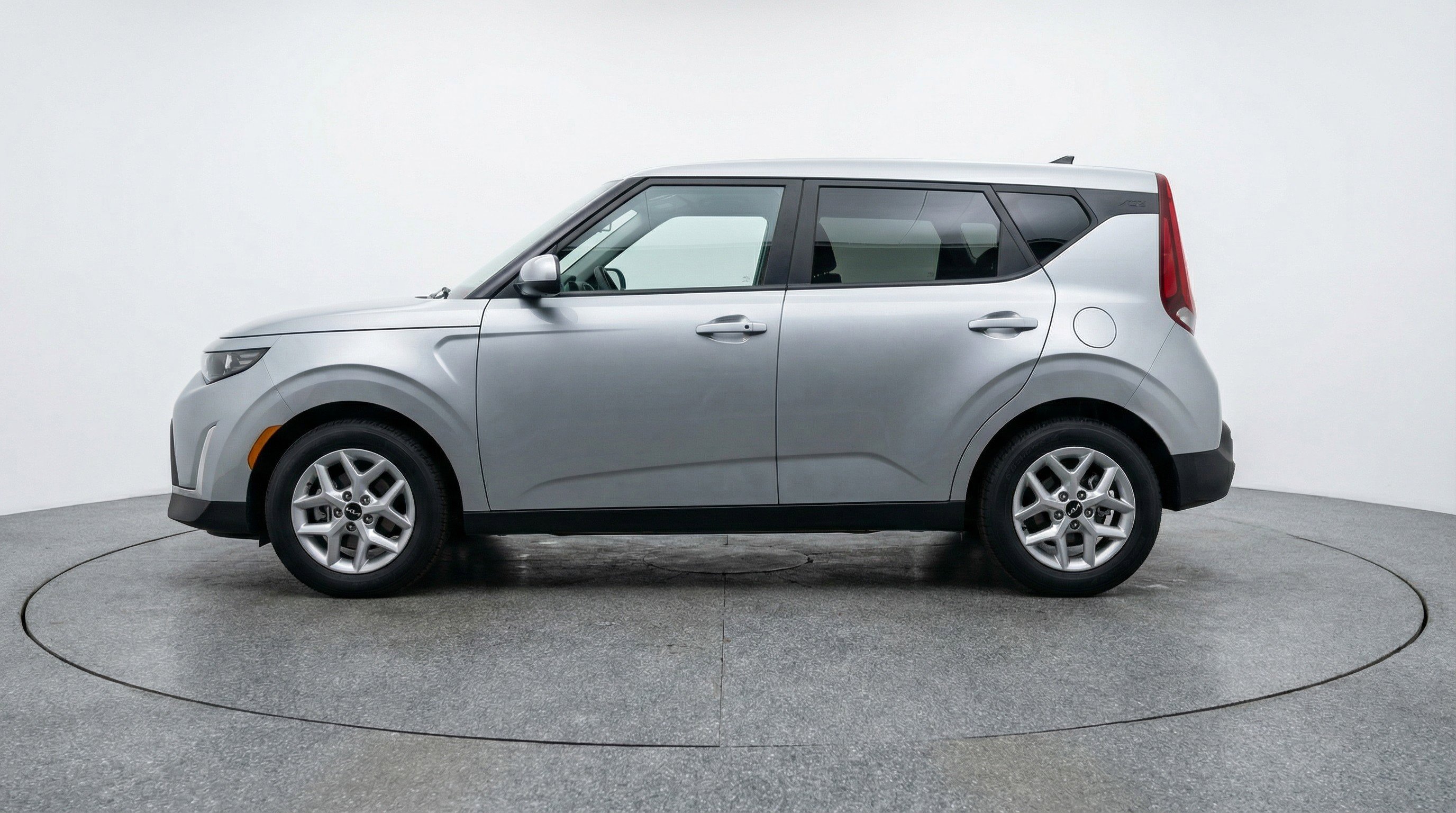 Used 2025 Kia Soul LX w/ LX Technology Package image 5