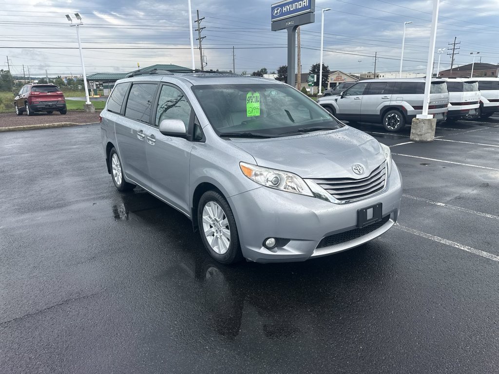 Used 2015 Toyota Sienna XLE Premium AWD/4WD image 2