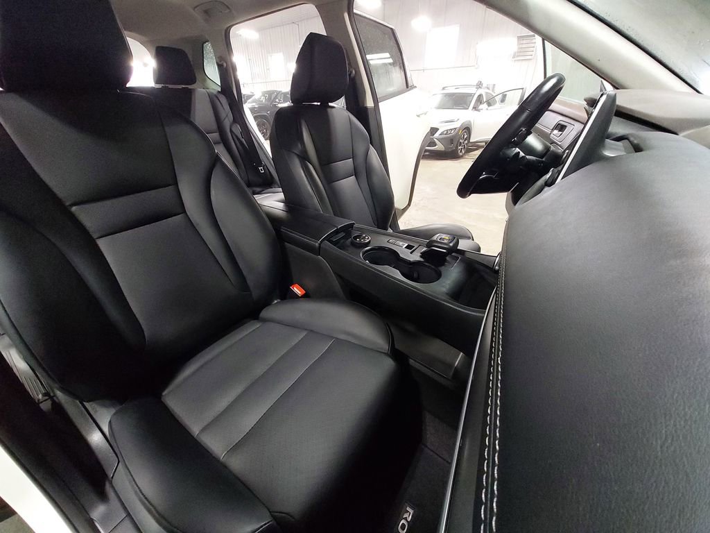 Used 2023 Nissan Rogue SV w/ SV Premium B Package image 10