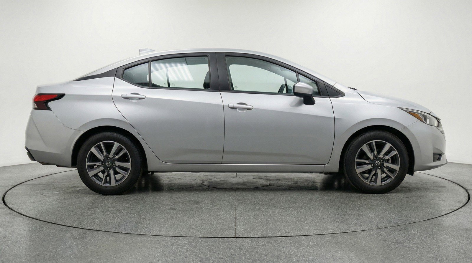 Used 2025 Nissan Versa SV image 11
