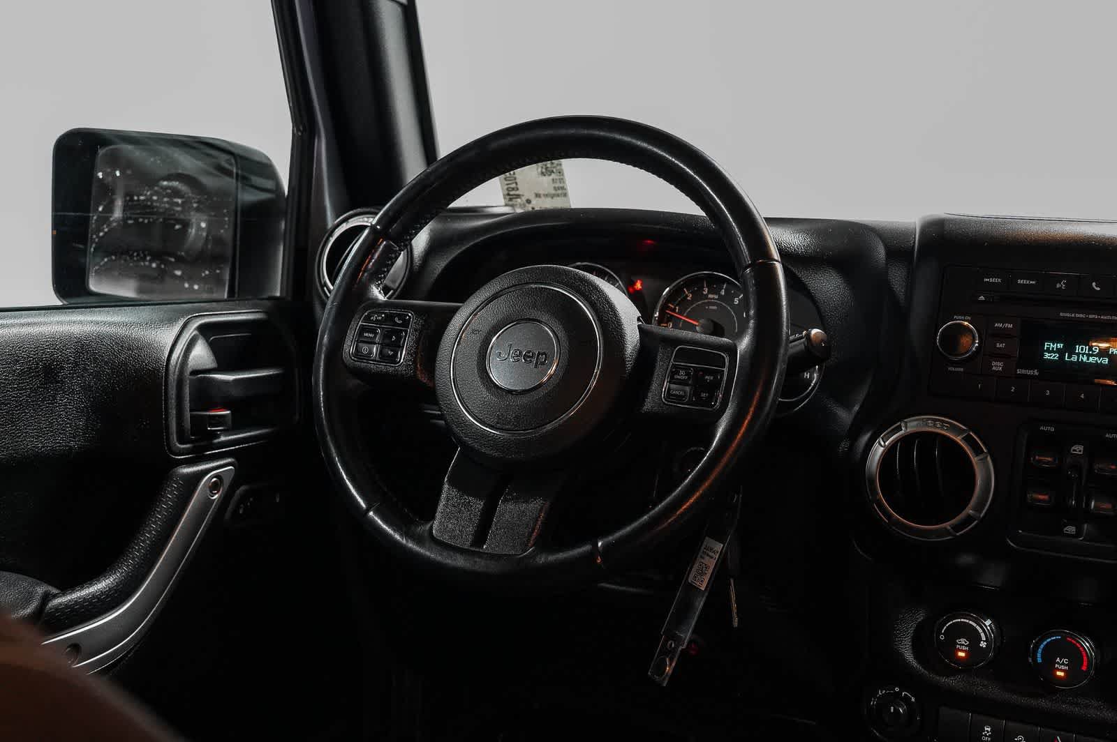 Used 2018 Jeep Wrangler Unlimited Rubicon w/ Connectivity Group AWD/4WD image 15