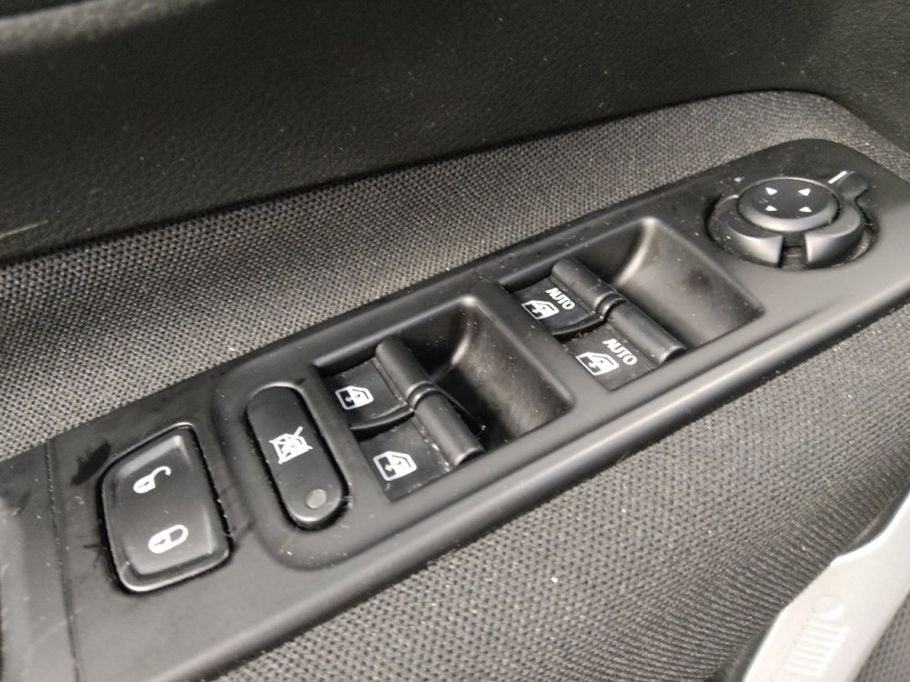 Used 2020 Jeep Renegade Latitude w/ Popular Equipment Group FWD image 27