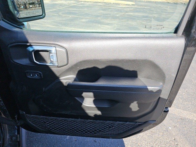 Used 2023 Jeep Wrangler Unlimited Rubicon 4xe image 15