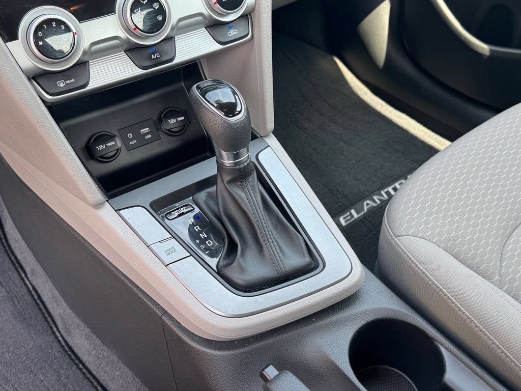 Used 2019 Hyundai Elantra SE FWD image 21