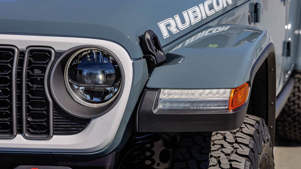 New 2026 Jeep Wrangler Unlimited Rubicon w/ Whitecap Package image 4