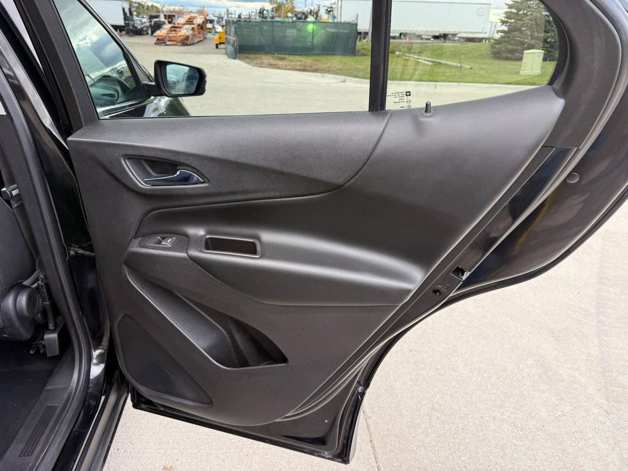 Used 2018 Chevrolet Equinox LT w/ Sun & Infotainment Package image 21