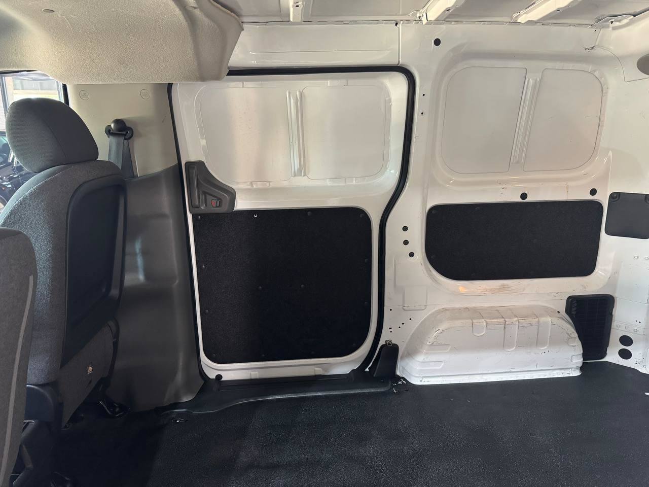 Used 2017 Nissan NV200 SV FWD image 15