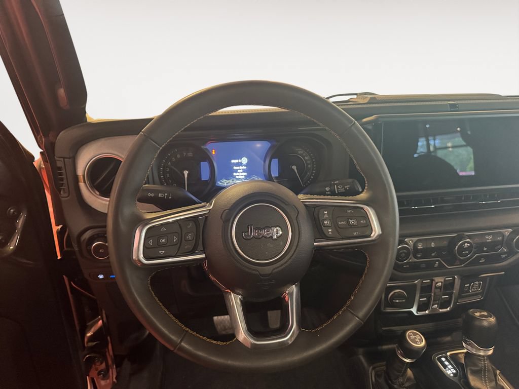 Used 2024 Jeep Wrangler Unlimited Sahara w/ Technology Group AWD/4WD image 12