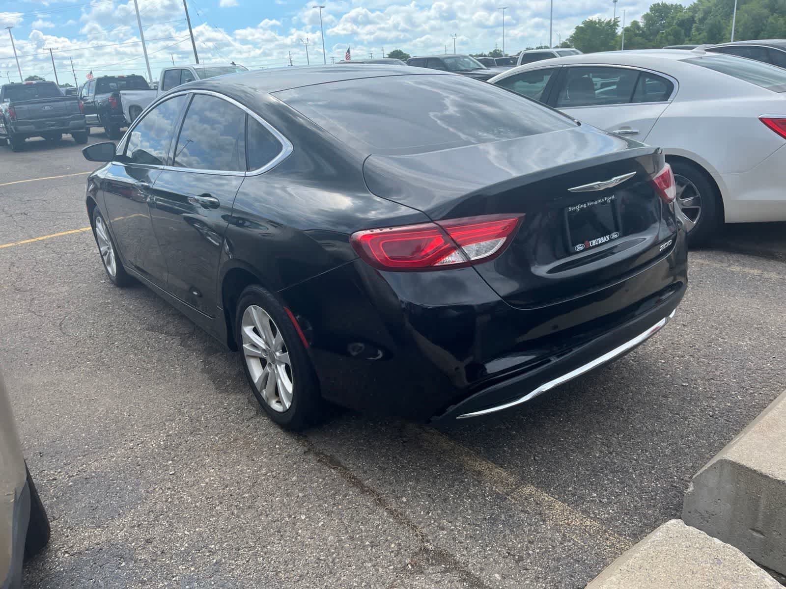 Used 2016 Chrysler 200 Limited FWD image 10