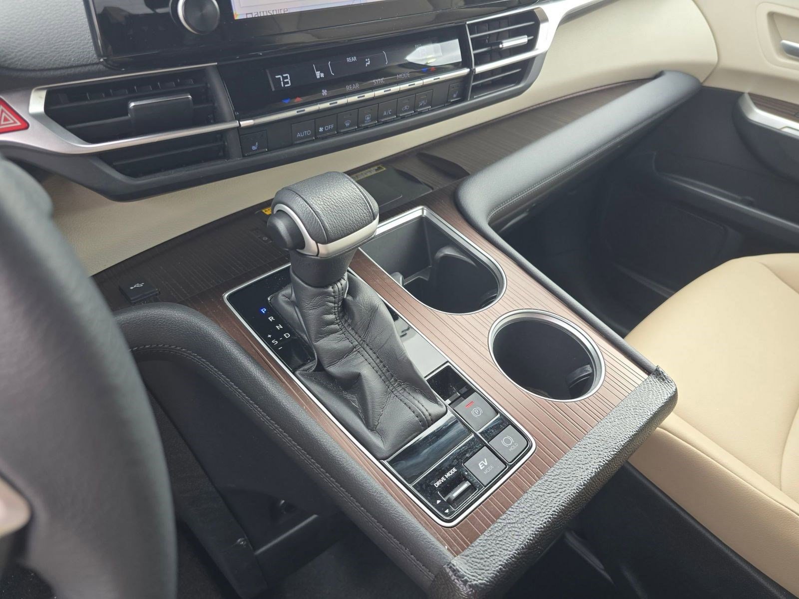 Used 2022 Toyota Sienna XLE w/ XLE Plus Package image 12