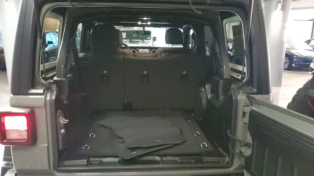 Used 2022 Jeep Wrangler Unlimited Rubicon image 10