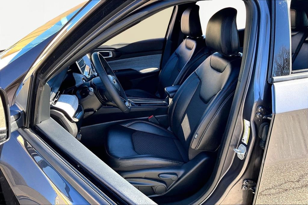 Used 2024 Jeep Compass Latitude image 25