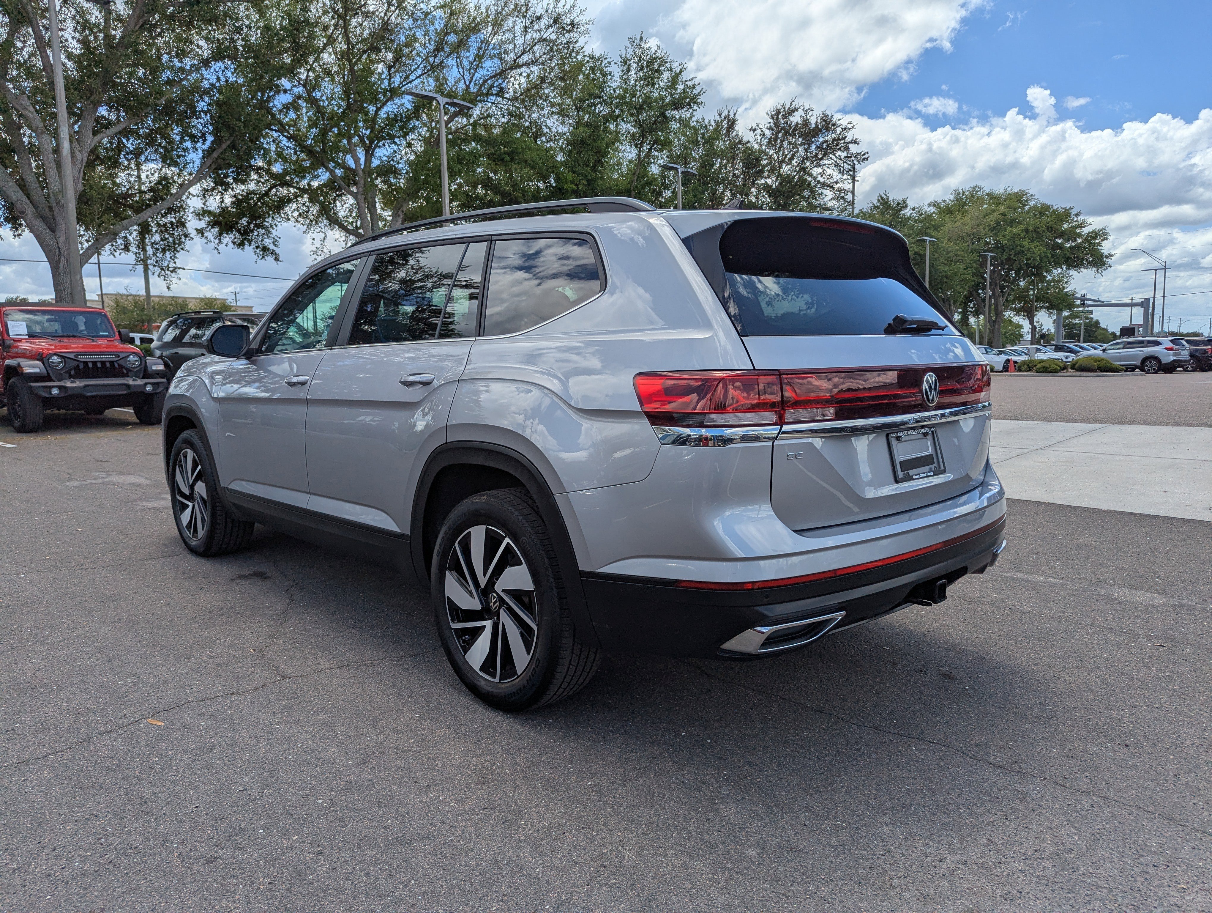 Used 2025 Volkswagen Atlas SE image 6